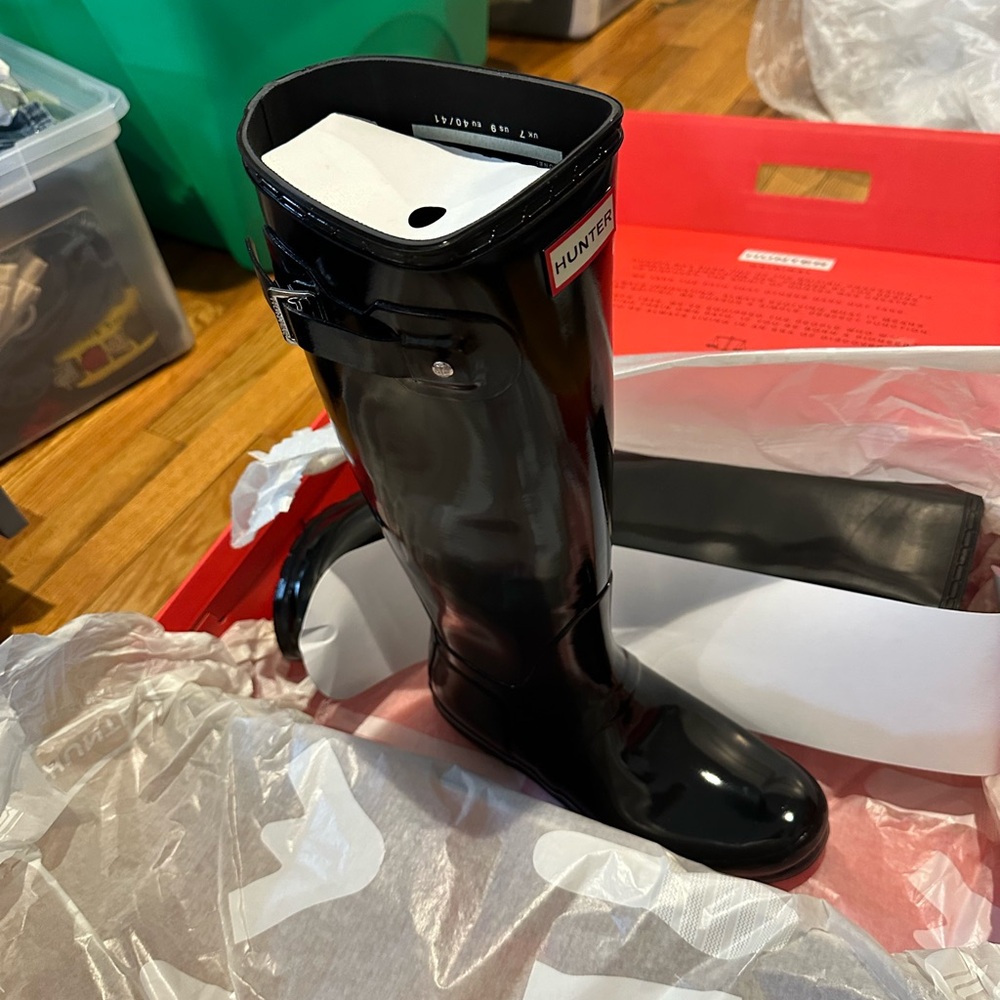Hunter Red Boot Box - Picture 2 of 3
